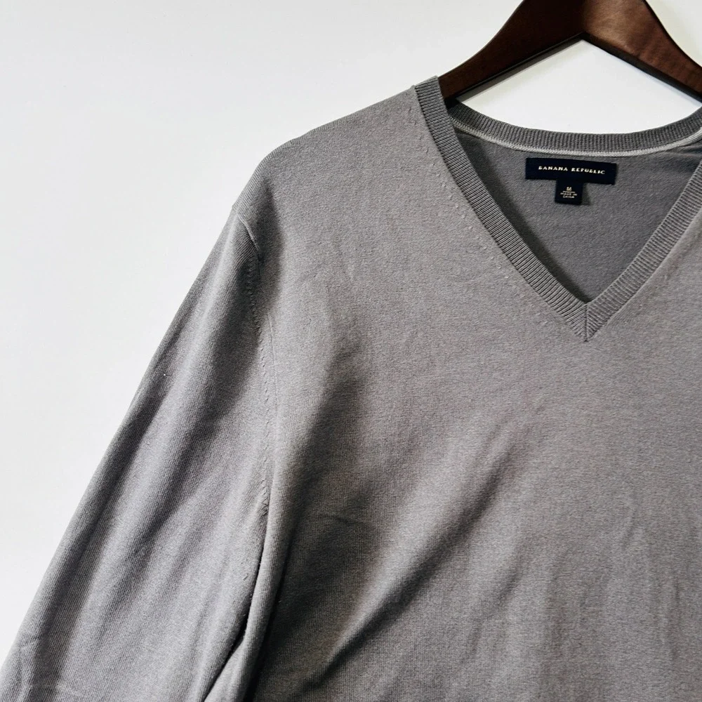 Banana Republic Mens Silk V-Neck Sweater Taupe Grey Size M Preppy Luxury